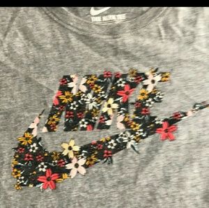 Xl floral Nike tee grey